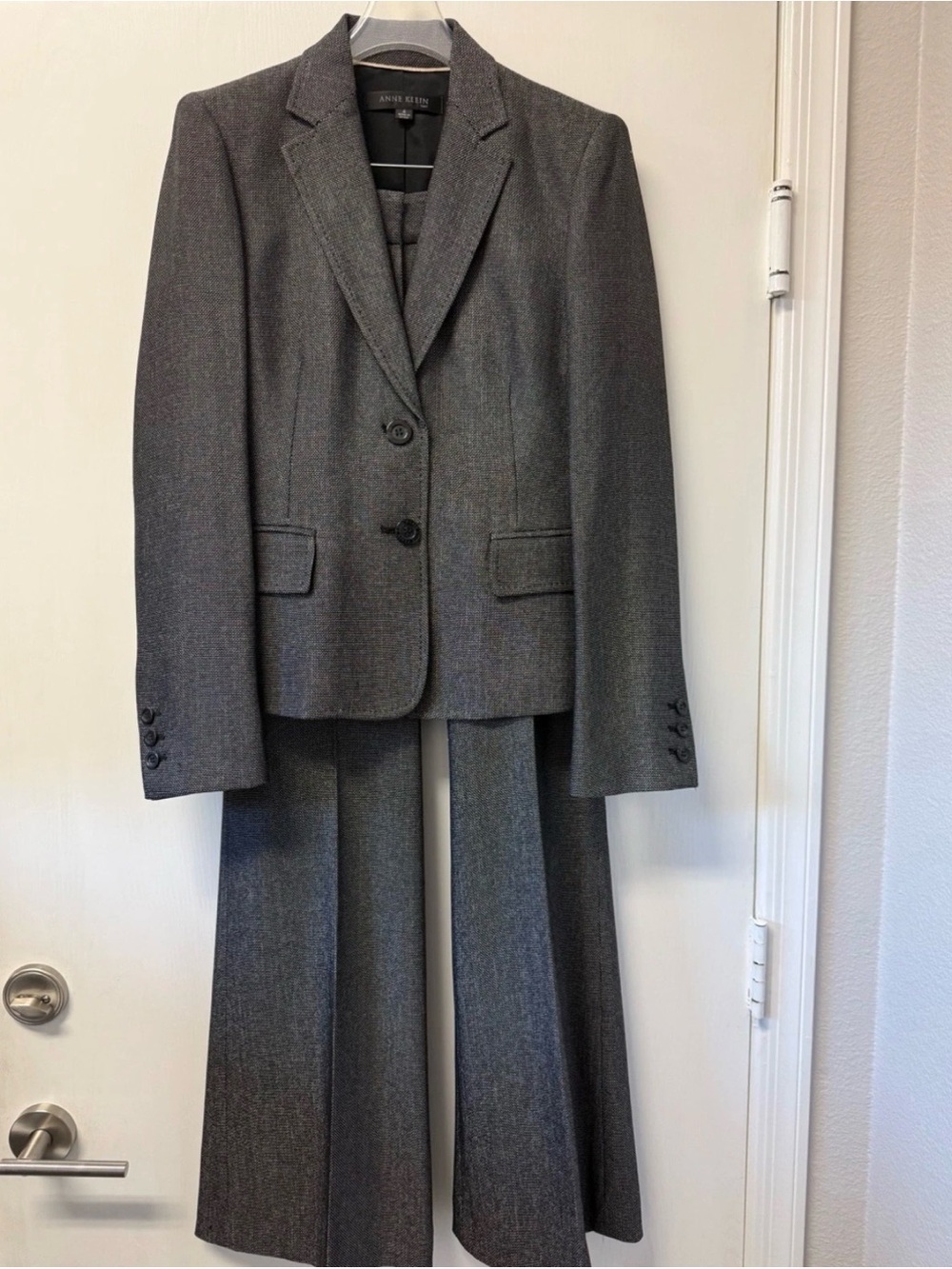 NWT Anne Klein Pant Suit Size 4 Two Piece Set Pockets Onyx Multi Executive